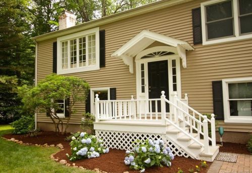 111 Betsys Ln, New Canaan, CT 06840-5203