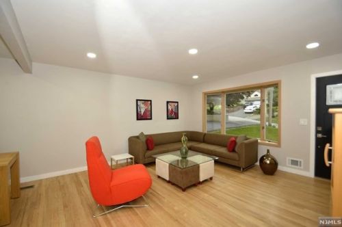 69 Mcnomee St, Oakland NJ  07436-2608 exterior