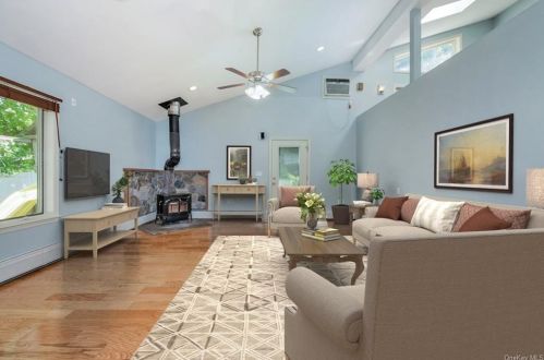 79 Hess Rd, Valley Cottage, NY 10989-2218
