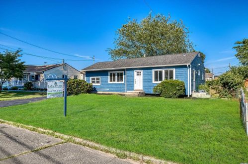 1005 Carll Dr, Bayshore, NY 11706-6201