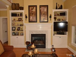 104 Seagrave Ct, Cary, NC 27560-7040