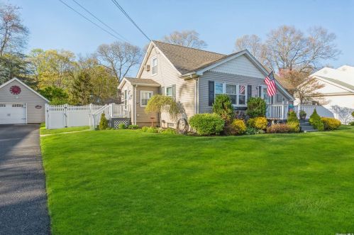 33 Lillian Pl, Canaan Lake NY  11772-2955 exterior