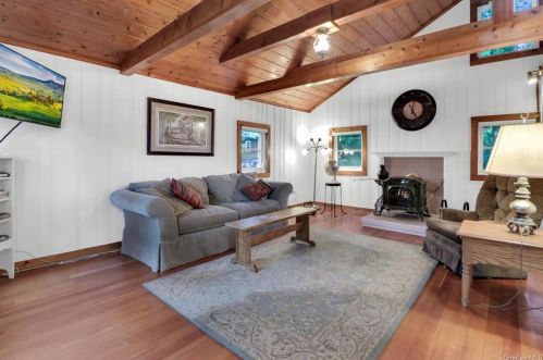 3 Beech Rd, Rock Hill, NY