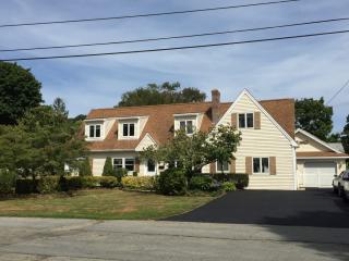 4 Magnolia Ln, Barrington, RI 02806-1513