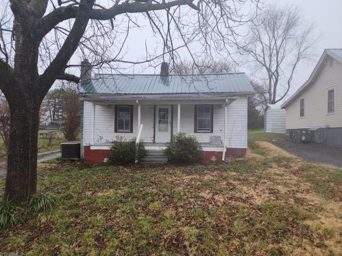 1311 Grove Ln, Mount Airy, NC 27030-5232