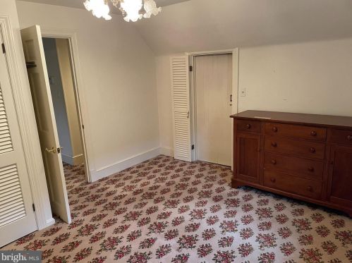 2827 Meadow Ln, Falls Church VA  22042-2320 exterior