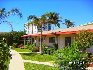 411 Seasage Dr, Delray Beach FL  33483-6725 exterior