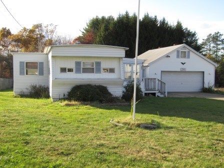 281 Main St, Pleasantville, PA 16341-9722