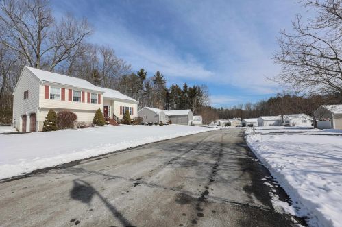 23 Glasgow Cir, Hudson NH  03051-3758 exterior