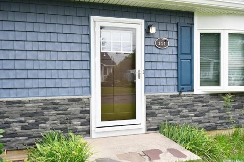 111 25 St, Huntington Station NY 11746-3718 exterior