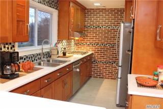 1230 Brookdale Ave, Bayshore, NY 11706-1832
