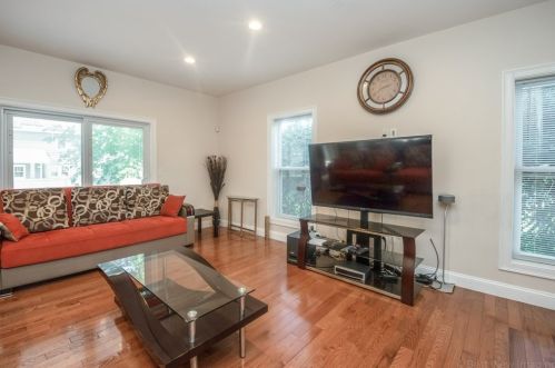 9 Arbutus Rd, Worcester, MA 01606-1504