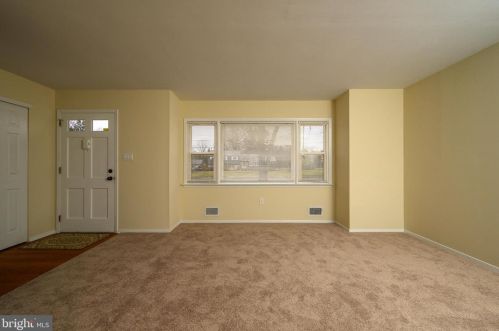 16 Gloucester Ln, Trenton NJ  08618-1006 exterior