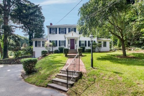 61 School St, Milton, MA 02186-2926