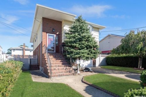 1364 James St, Floral Park, NY 11003-2525