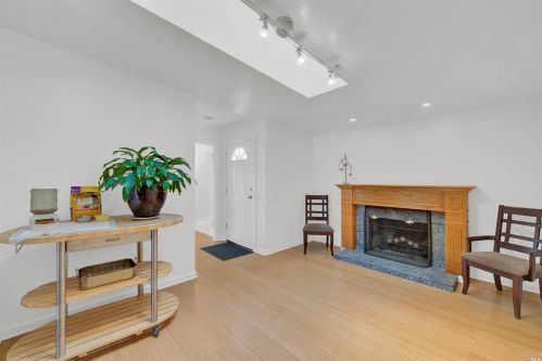 200 Juniper St, Vacaville CA 95688-2736 exterior