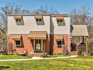 102 Maryland Dr, Glenshaw, PA 15116-1722