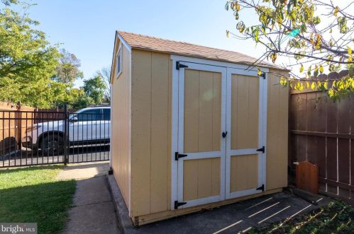 25 Maple Ave, Yardley PA 19067-6642 exterior