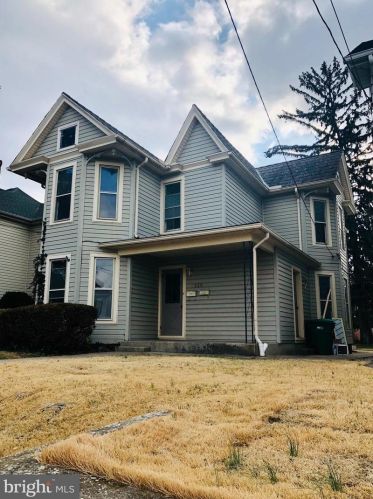 320 Burd St, Lees Cross Roads, PA 17257-1404