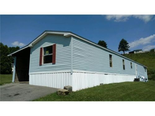 109 Lake Arthur Dr, Portersville, PA 16051-1319