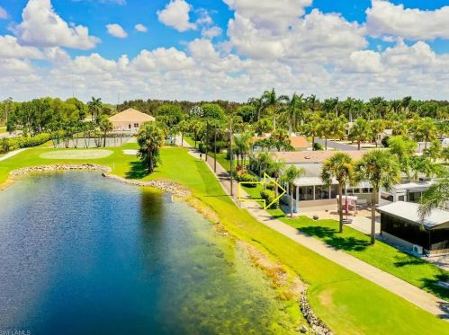 1041 Silver Lakes Blvd, Naples FL  34114-9334 exterior