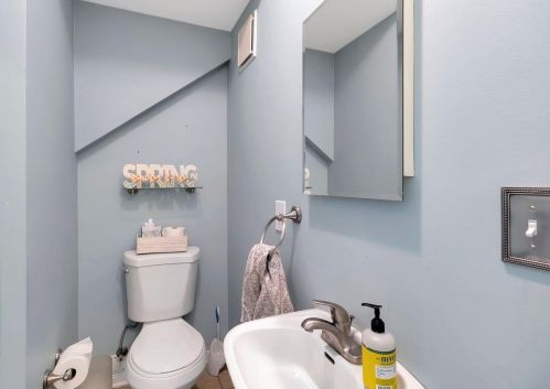 3935 Eileen Dr, Cincinnati OH 45209-2016 exterior