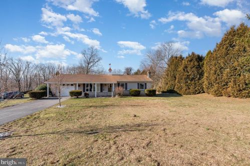 19 Pinetree Dr, Duncannon, PA 17020-7114