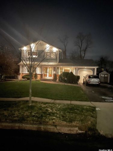 115 Rumford Rd, San Remo, NY 11754-3905