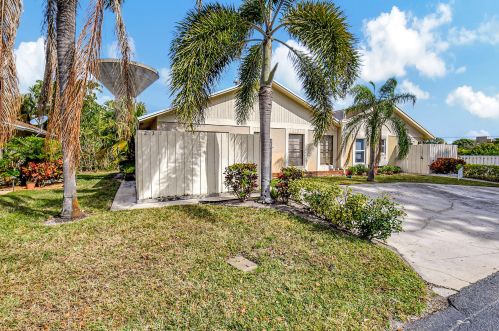 235 1st Cir, Boynton Beach, FL 33435-7261