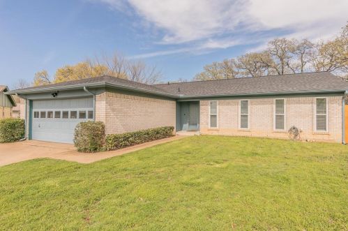 602 Bocowood Cir, Euless TX  76039-2331 exterior