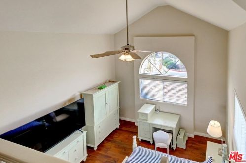 5100 Noble Ave, Van Nuys CA 91402-4509 exterior