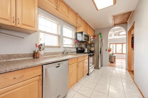 4400 Locust Point Dr, Bronx NY  10465-4038 exterior