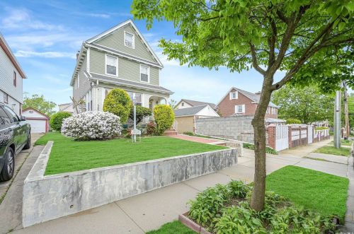 100-12 205th St, Jamaica NY  11423-2210 exterior