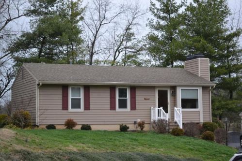 3920 Colony Ct, Roanoke, VA 24018-4456