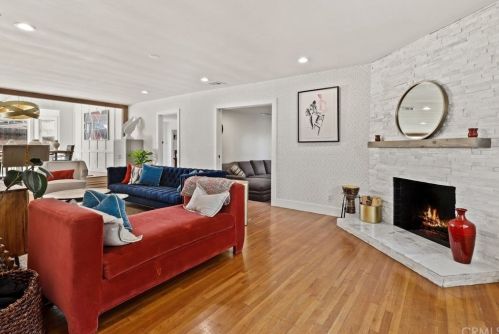 7356 Leescott Ave, Van Nuys CA  91406-2629 exterior
