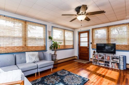 98 Ballfall Rd, Middletown CT  06457-2328 exterior