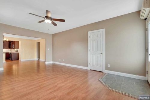 82 Lee St, Elmwood Park NJ  07407-2107 exterior