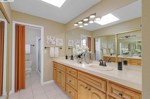 7426 Stonedale Dr, Pleasanton CA  94588-3737 exterior