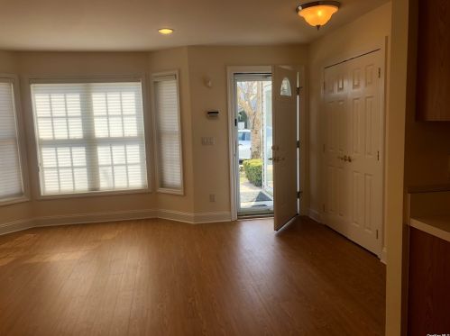 967 Madeira Blvd, Huntington Station, NY 11747-5288