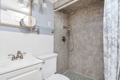10 Wayne St, South Kingstown RI  02882-3814 exterior