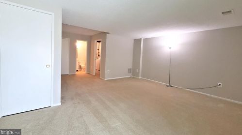 2324 Hunters Square Ct, Herndon VA  20191-2814 exterior