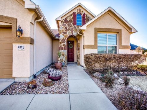 9733 Rivercrest Dr, Denton, TX 76207-5652