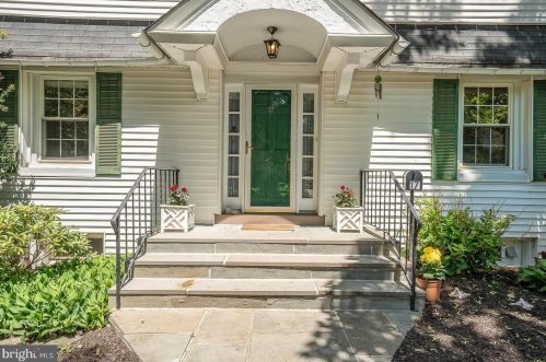 17 Poplar Ln, Paoli, PA 19301-1405