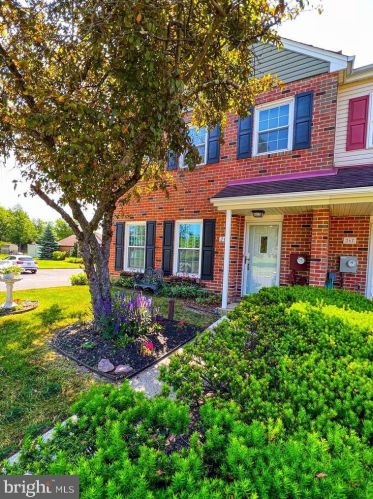 263 Tareyton Dr, Langhorne, PA 19047-1643