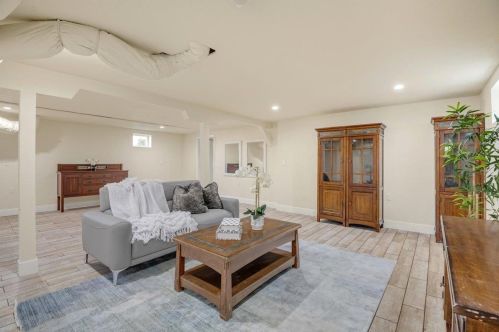 21437 Msn Blvd, Hayward CA  94541-2015 exterior