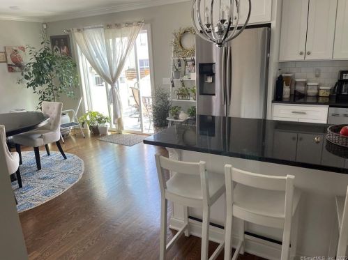 269 Valley Ave, Bridgeport CT  06606-3756 exterior