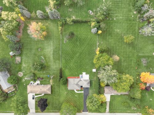 10043 Greenview Dr, Thiensville WI  53092-5749 exterior