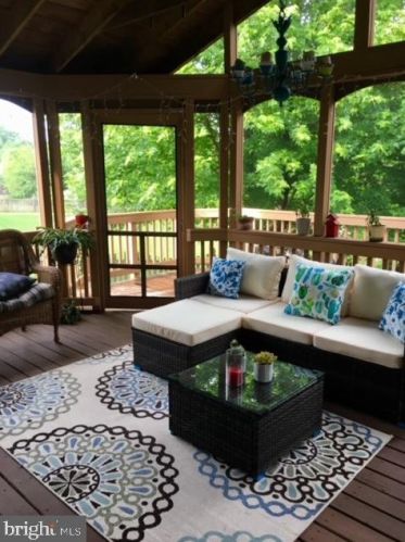 500 Rosemary Ln, Purcellville VA  20132-3274 exterior