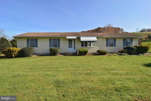 347 Hard Hill Rd, Moselem, PA 19526-8670