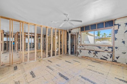 5 Fairview Blvd, Fort Myers Beach FL  33931-4565 exterior